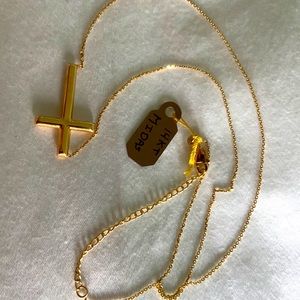 14kt gold crossnecklace willing to negotiate price